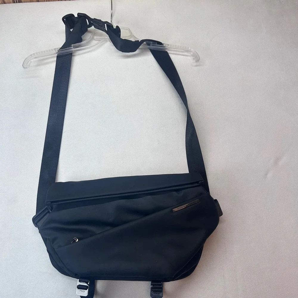 NIID‎ Urbanature Radiant R1 Sling Bag Unisex OS Black Techwear Crossbody